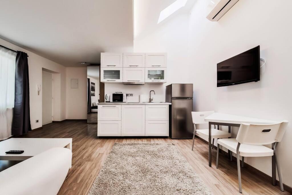 Apartment Deluxe Mansard In Karlin Prague