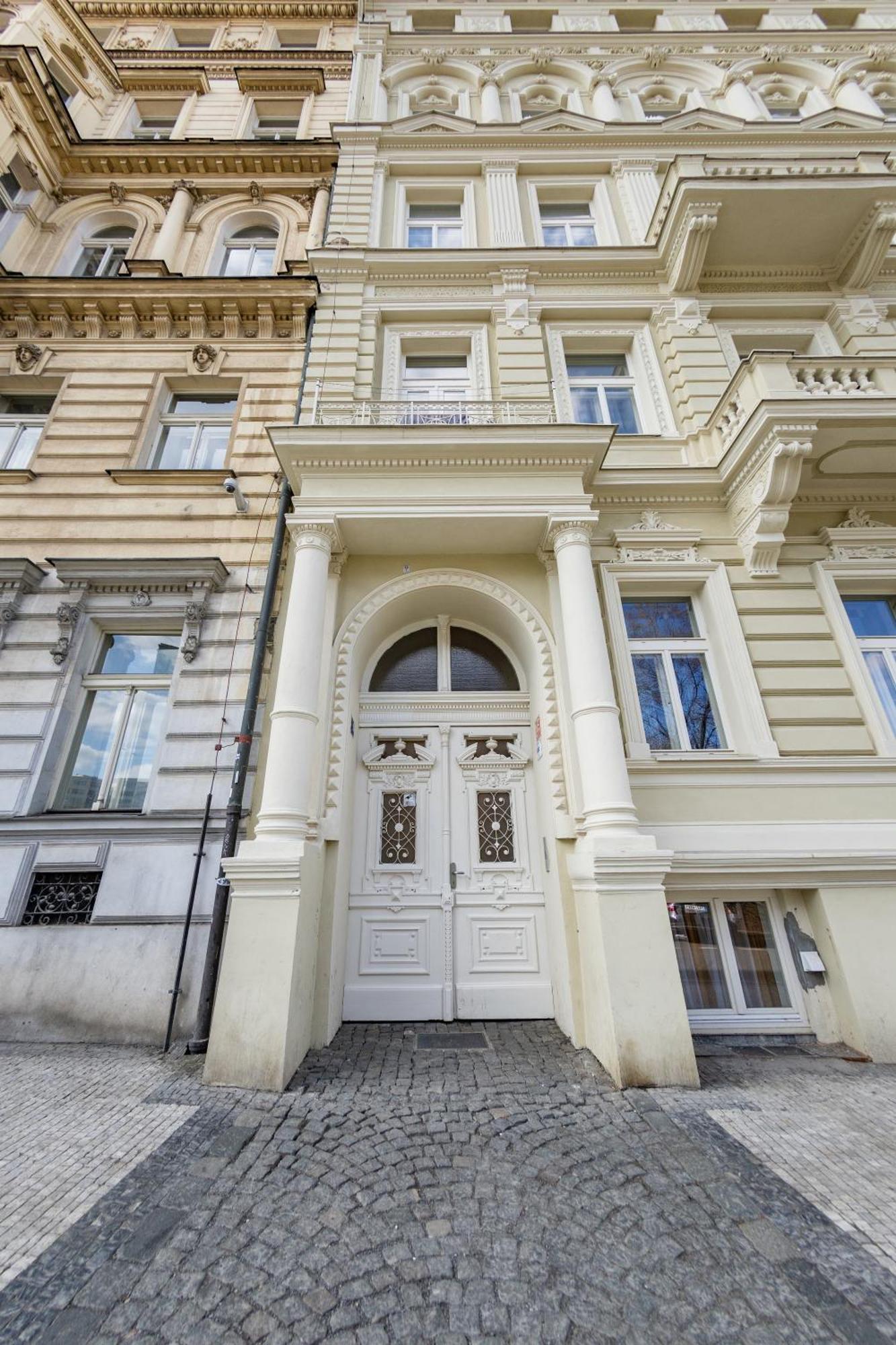 Wenceslas Square Apartment *