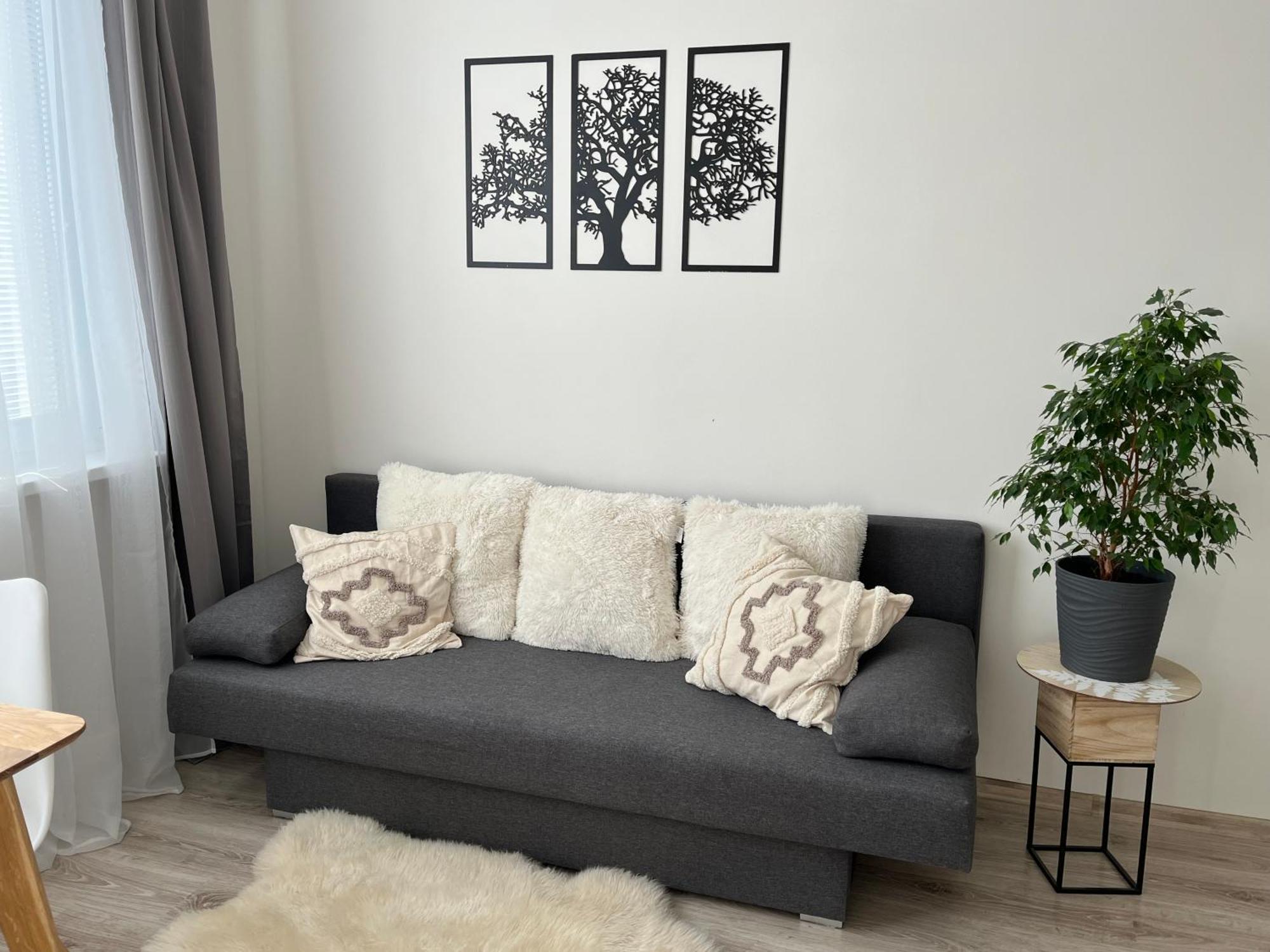 Daire Sunny Minimalistic Flat Near Metro Opatov