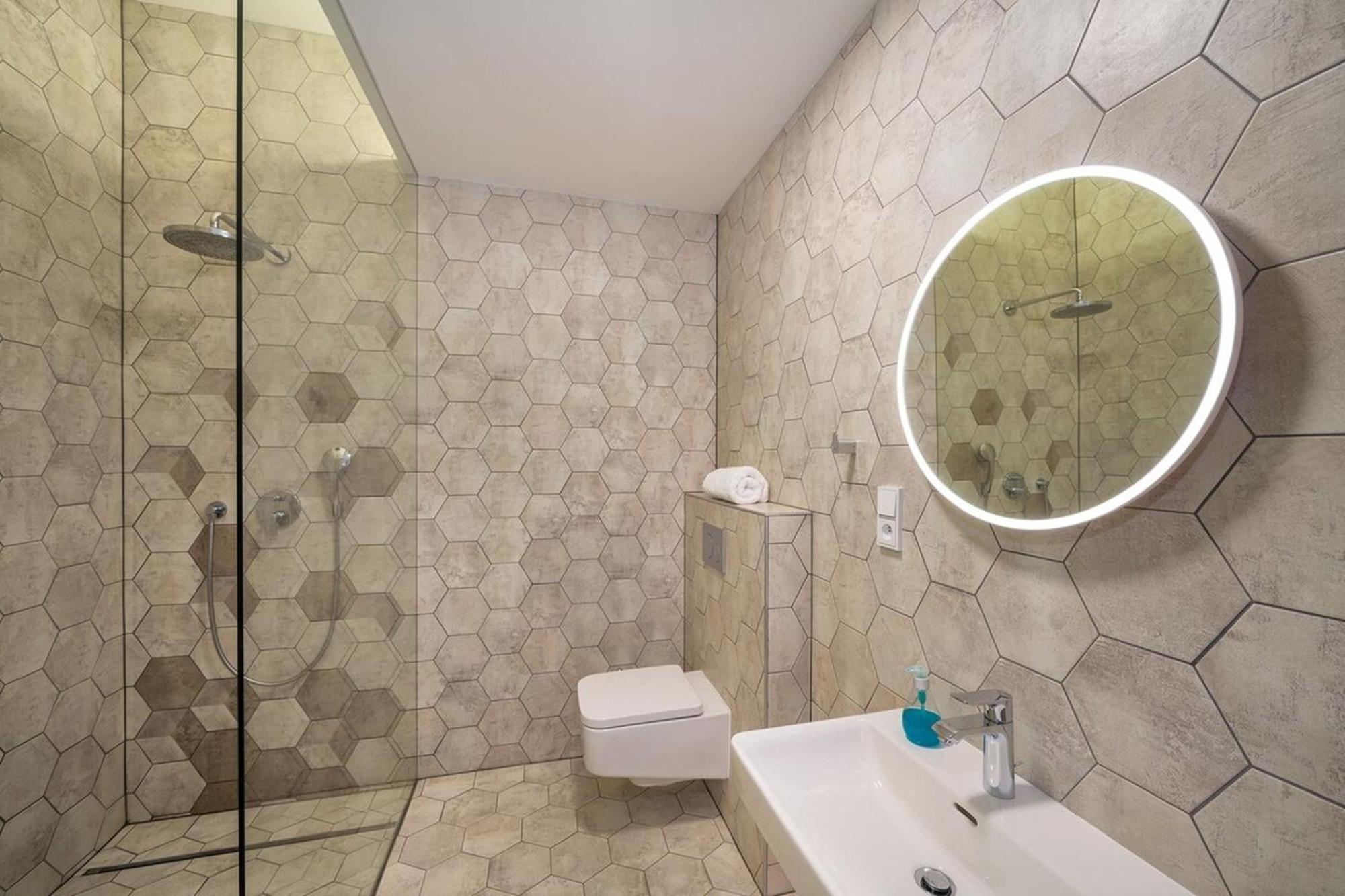 Quiet Center In Hip & Foodie Area Apartment *