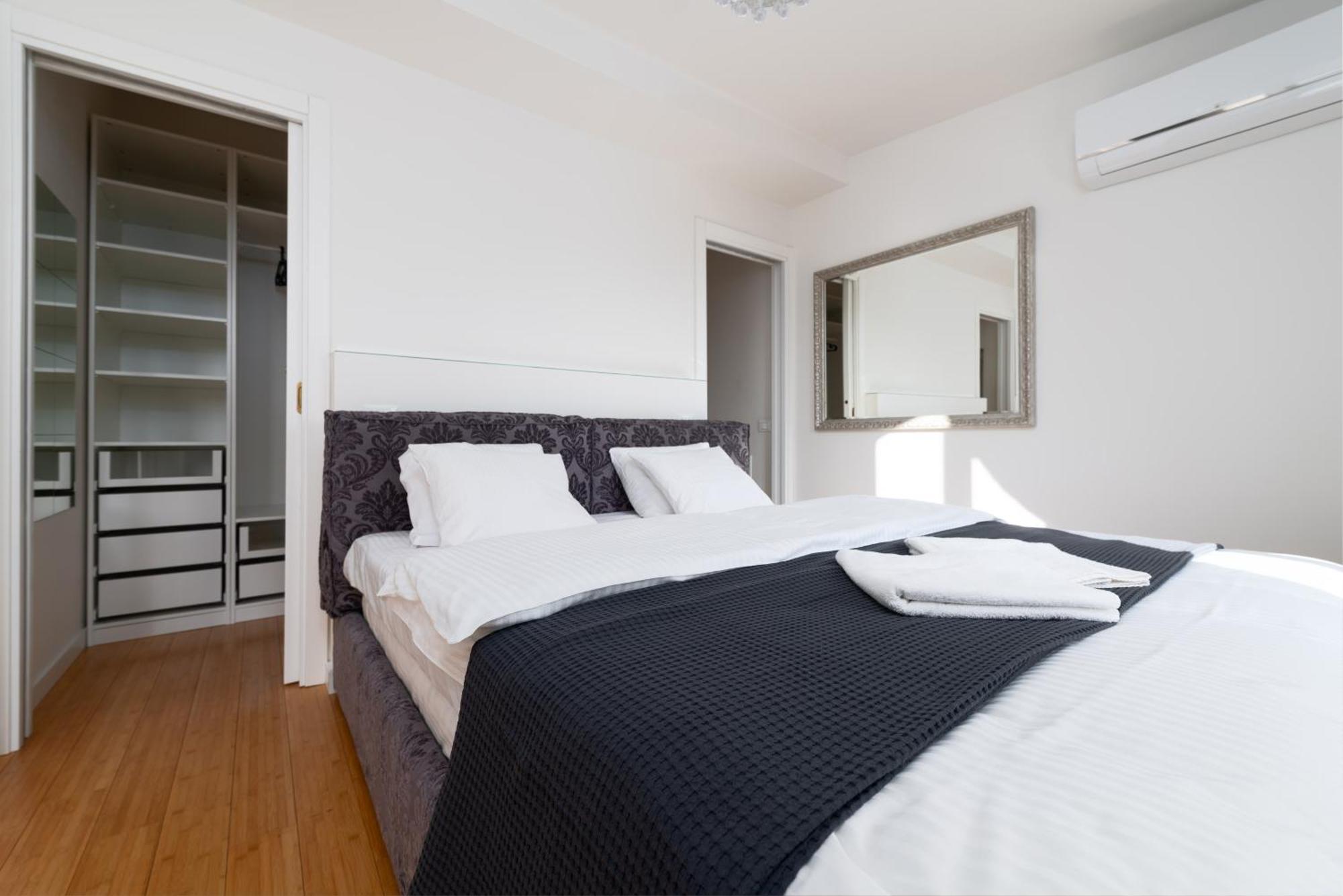 Spacious Near The River Apartamento Praga