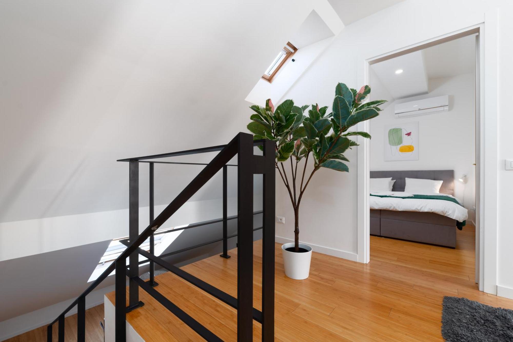 Spacious Near The River Daire