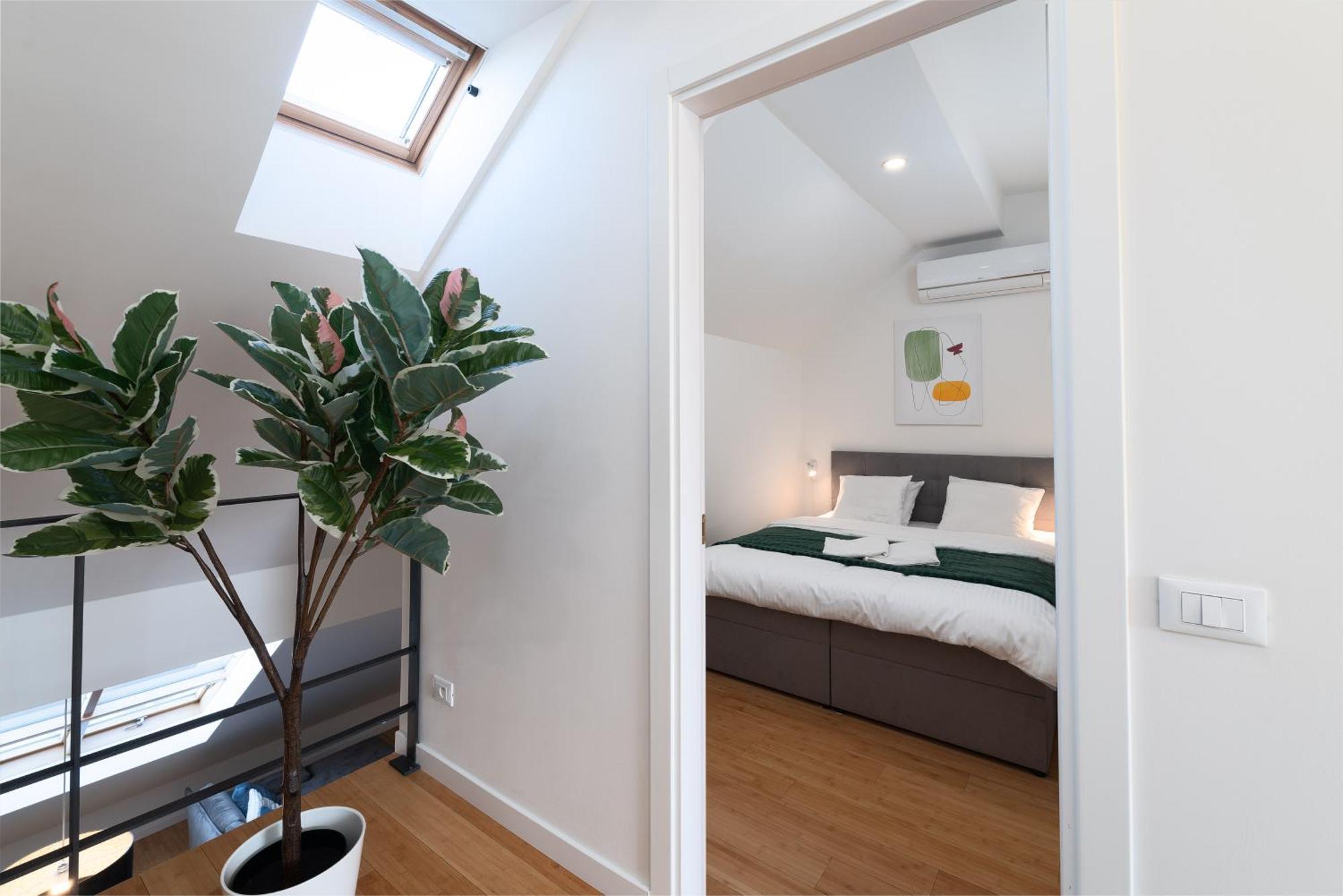 Spacious Near The River Daire