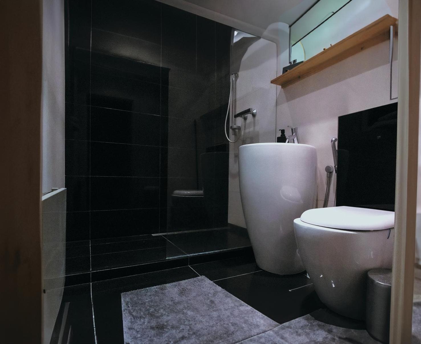 Extravagant In Apartment *