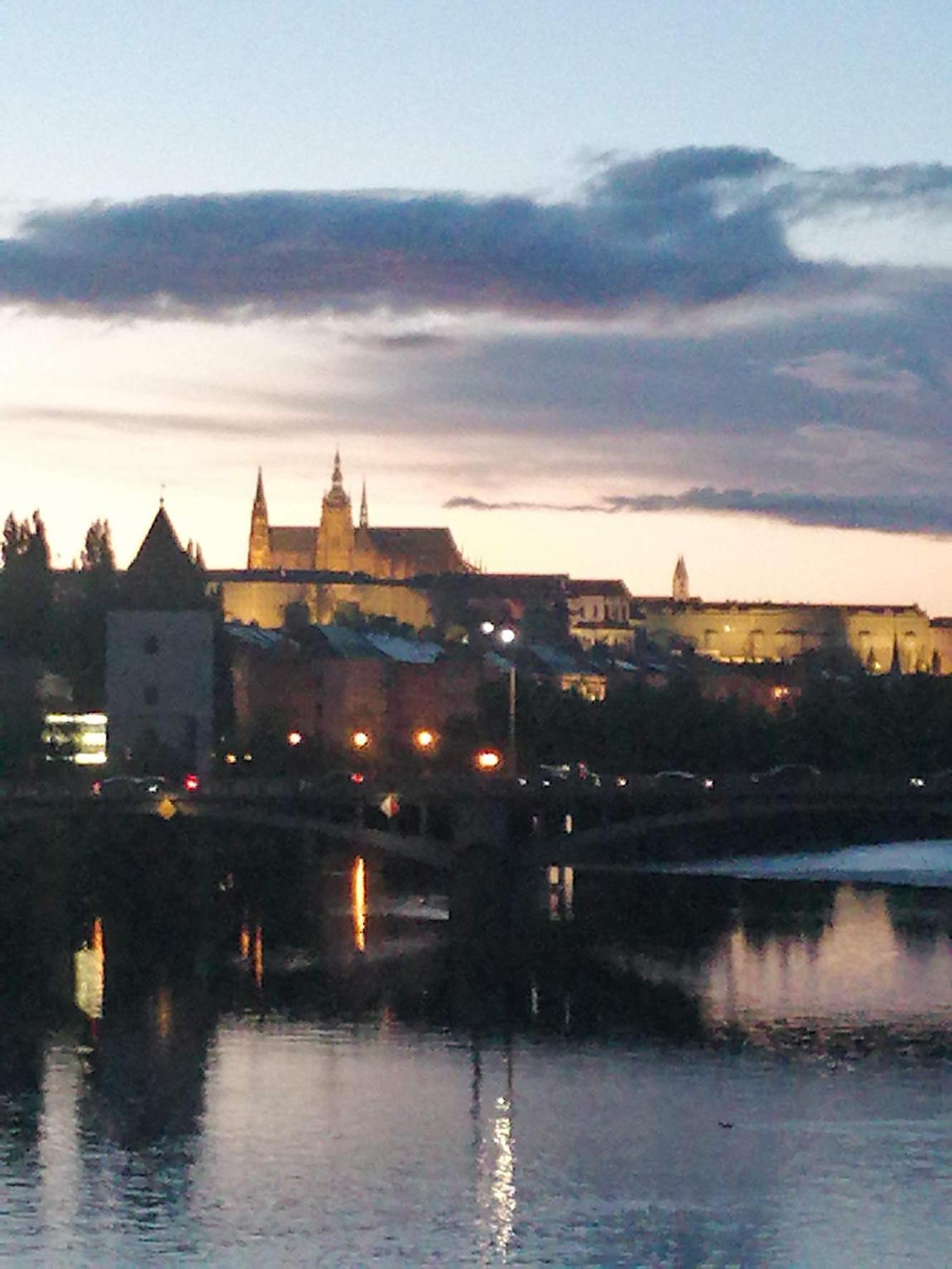 Apartment Valentinka Minutes Away From Charles Bridge Prague
