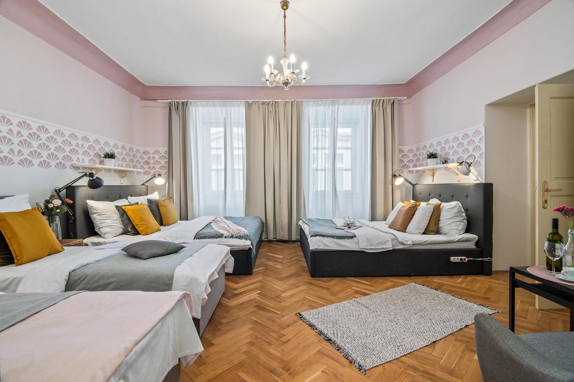 Charles Bridge Historical Apts By Michal&friends Prague