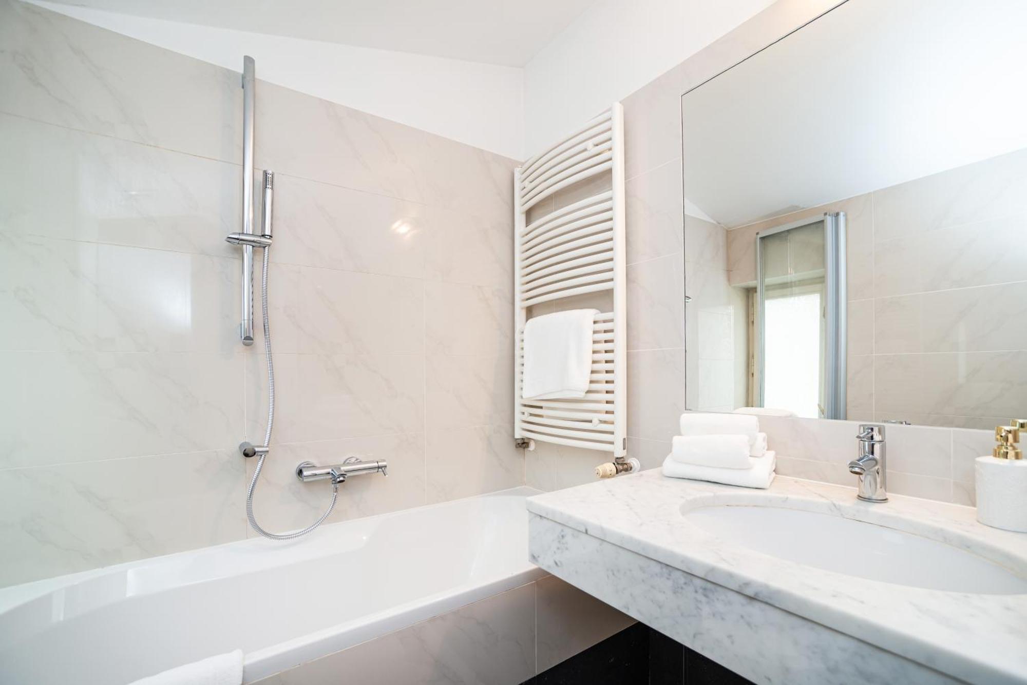 Large And Stylish In Apartment Prague