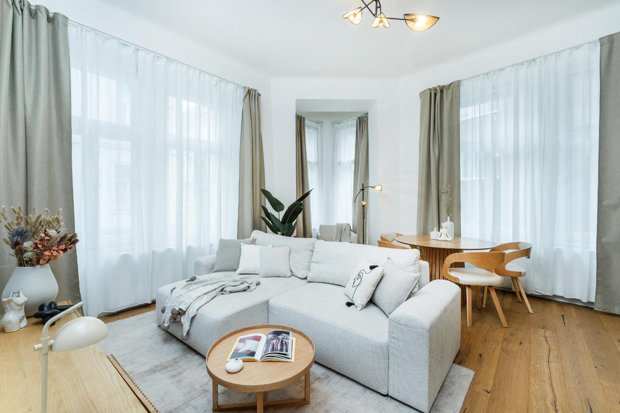 Cozy Wenceslas Square 700m Apartment, Apartment Prague