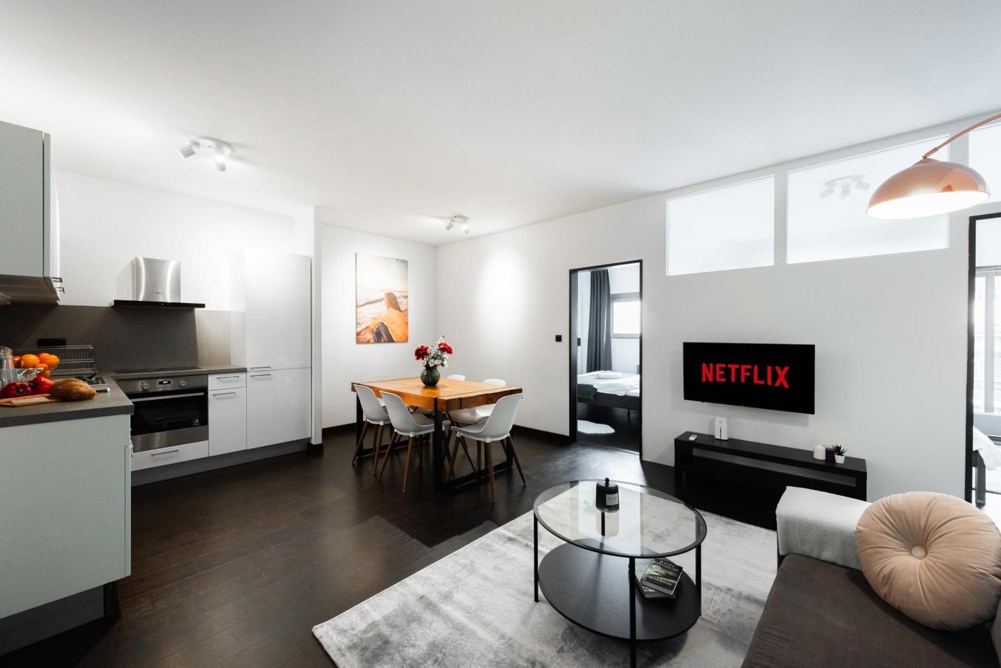 Spacious Near Karlin Square Apartment *