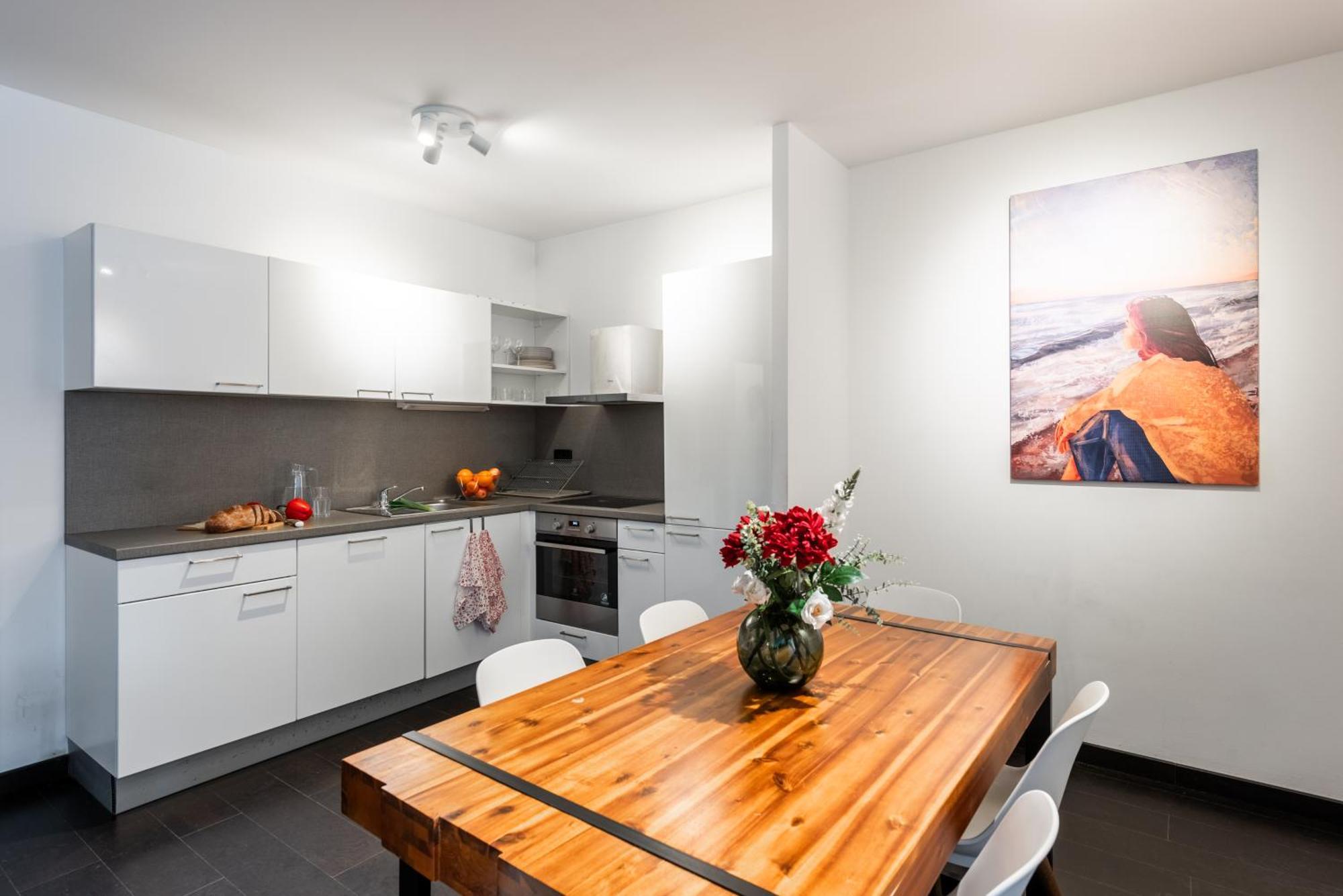 Apartment Spacious Near Karlin Square