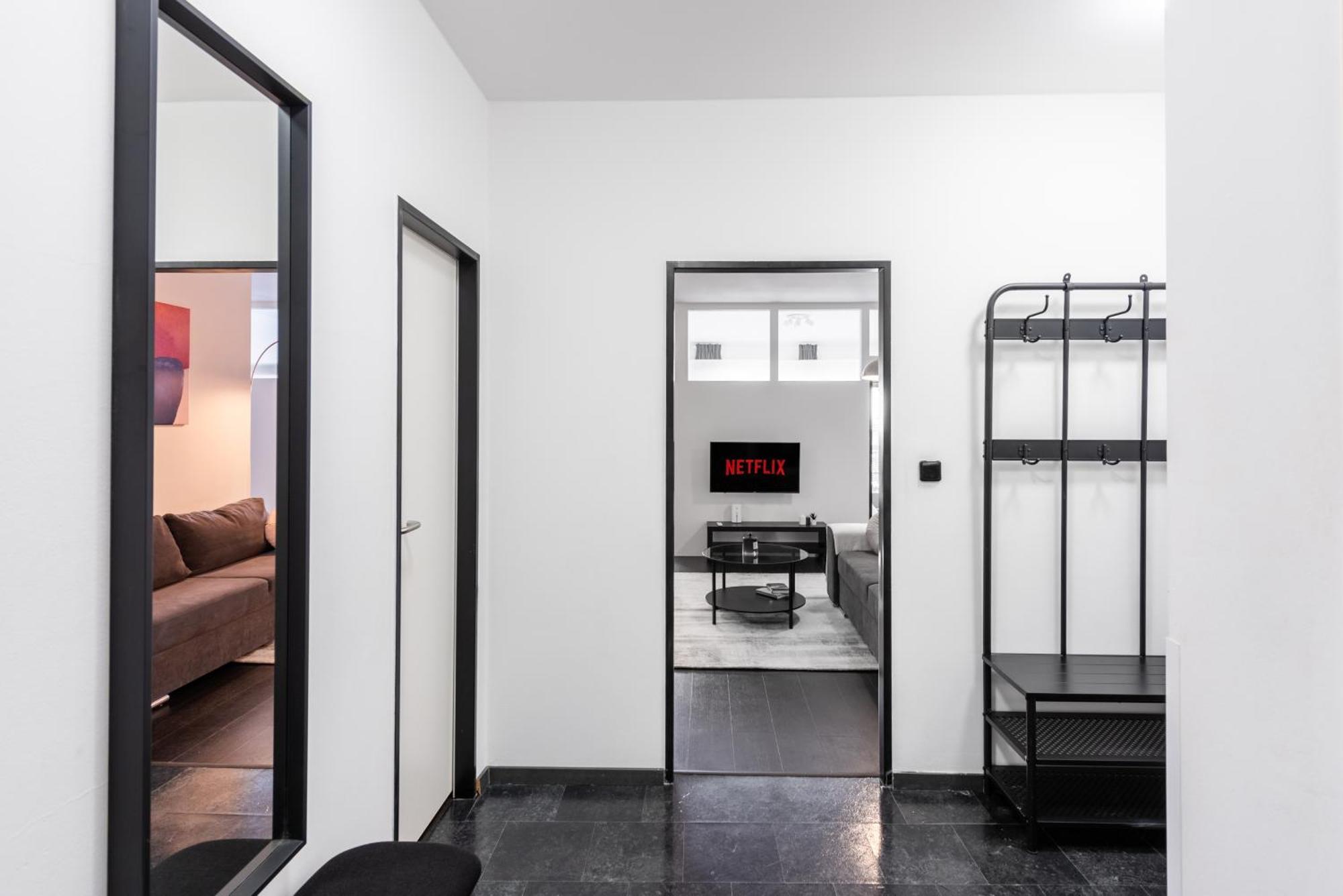 Apartment Spacious Near Karlin Square *