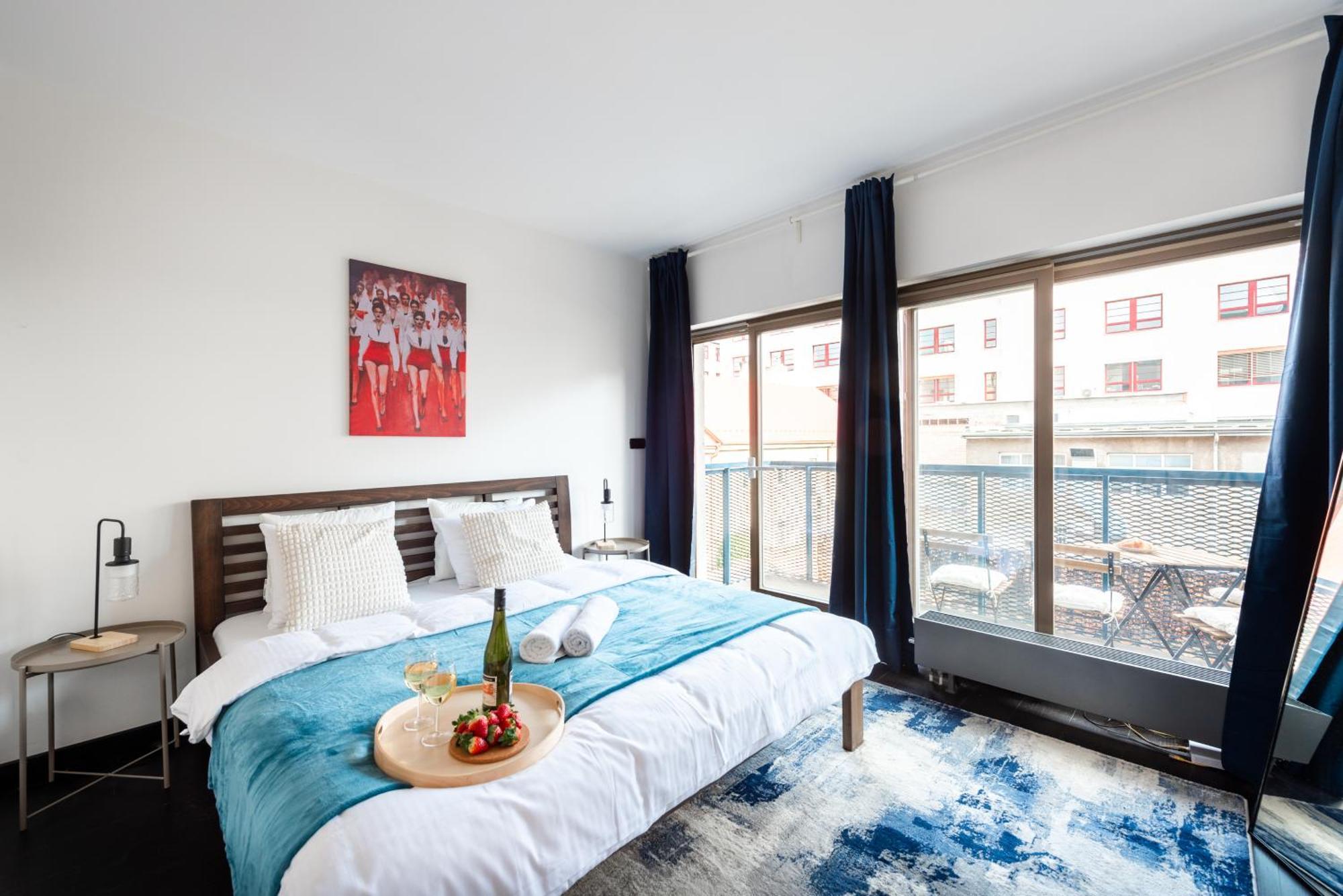 Apartment Spacious Near Karlin Square Prague