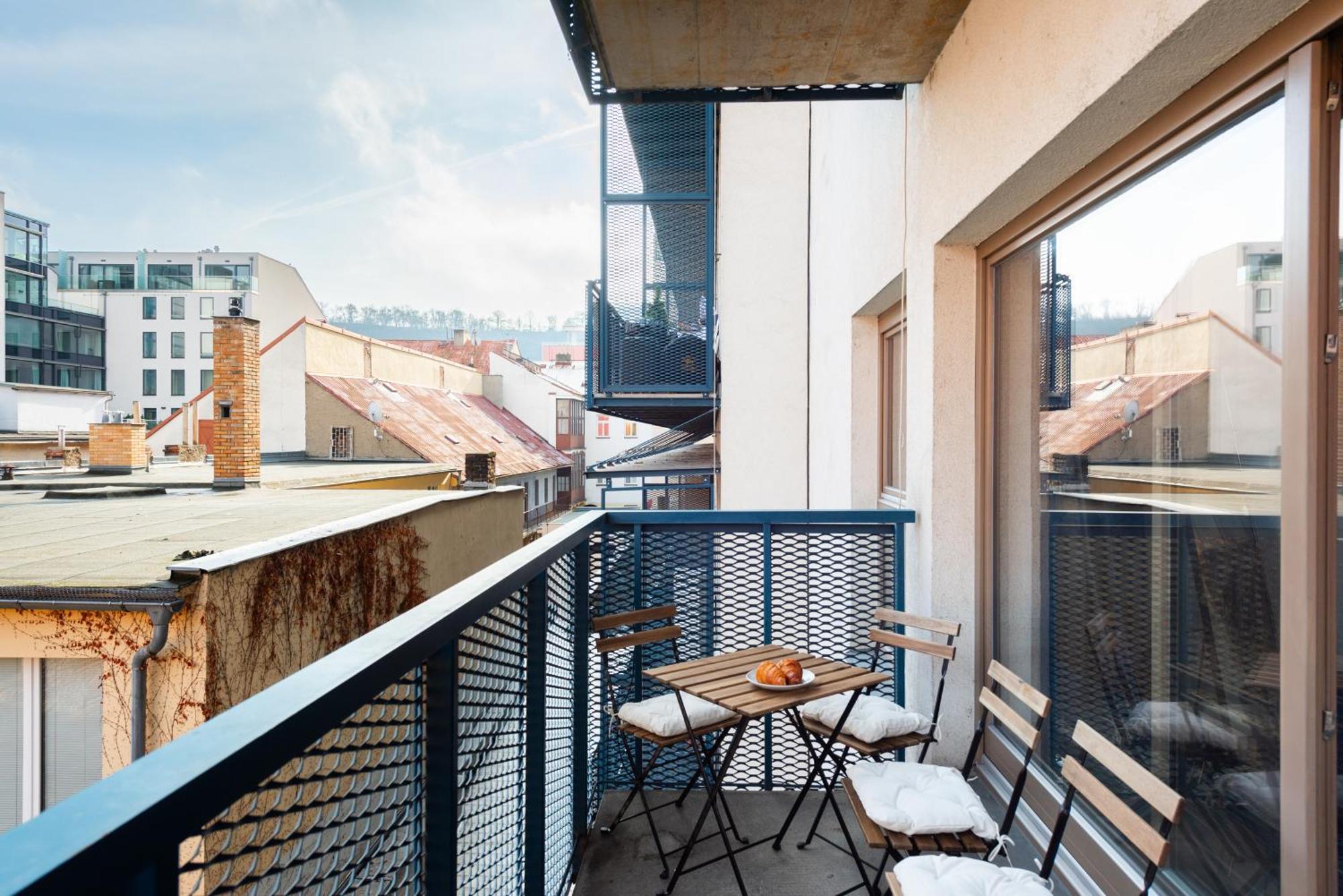 Spacious Near Karlin Square * Prague
