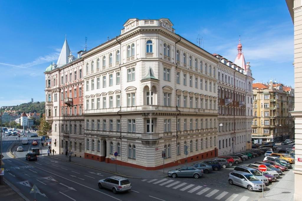 Daire Riverside Palace