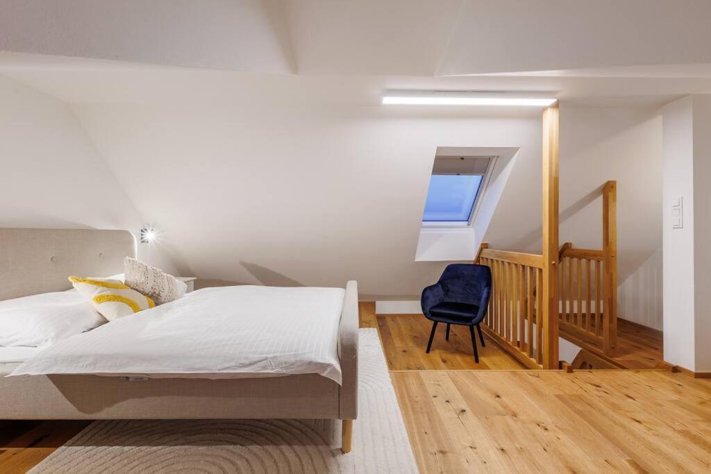 2 With Terrace And Free Parking Near Metro Apartment Prague