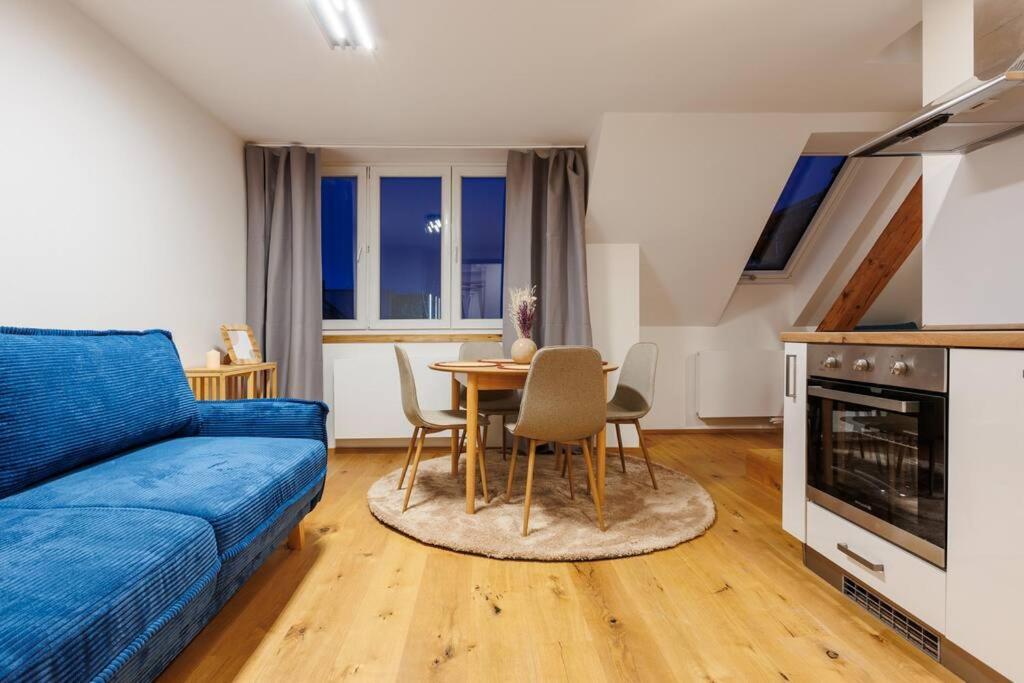 2 With Terrace And Free Parking Near Metro * Prague
