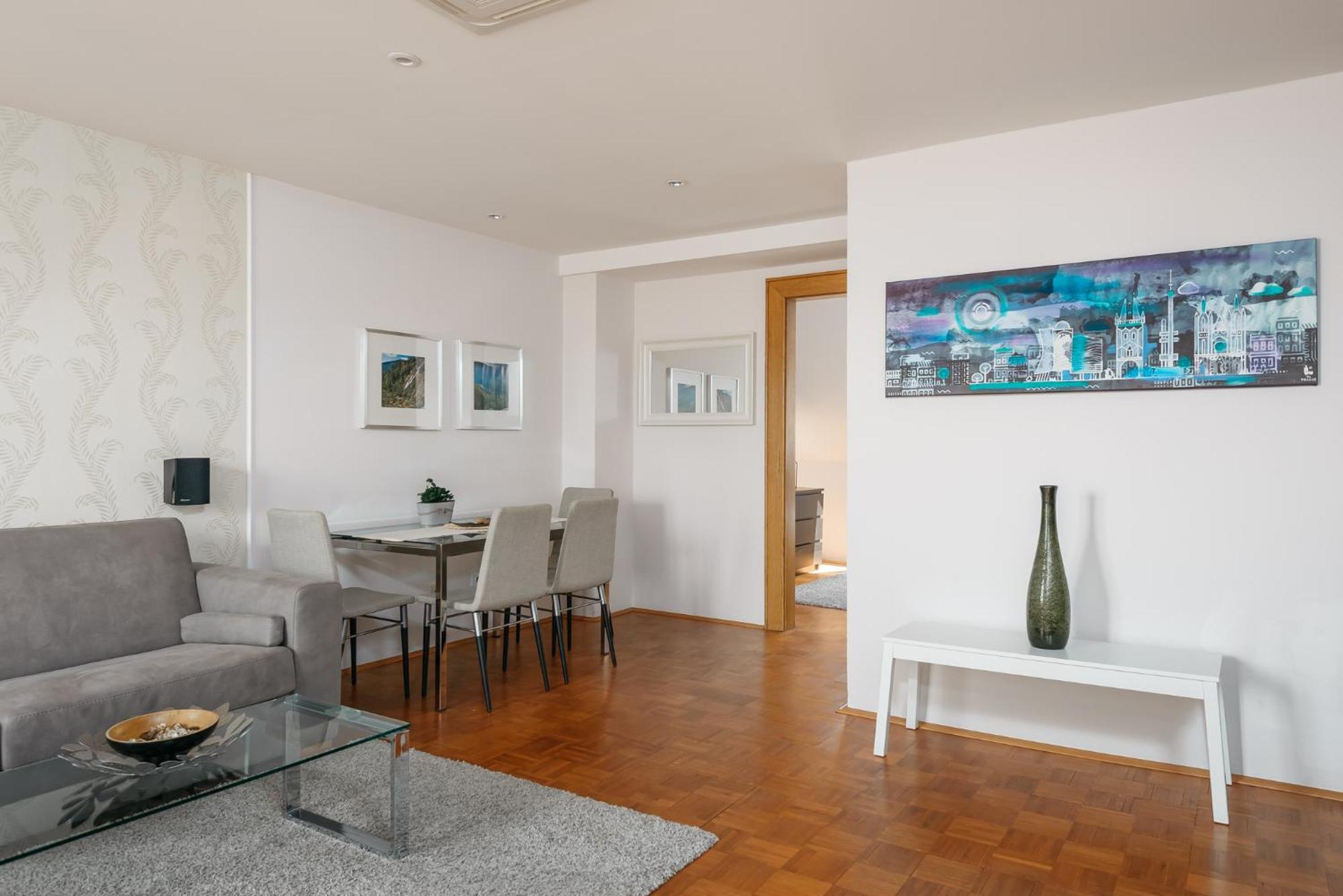 Roy 2 Bdr With Castle View, Parking & Ac Apartment *