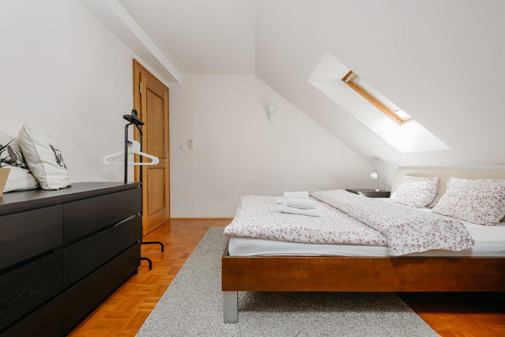 Apartment Roy 2 Bdr With Castle View, Parking & Ac *