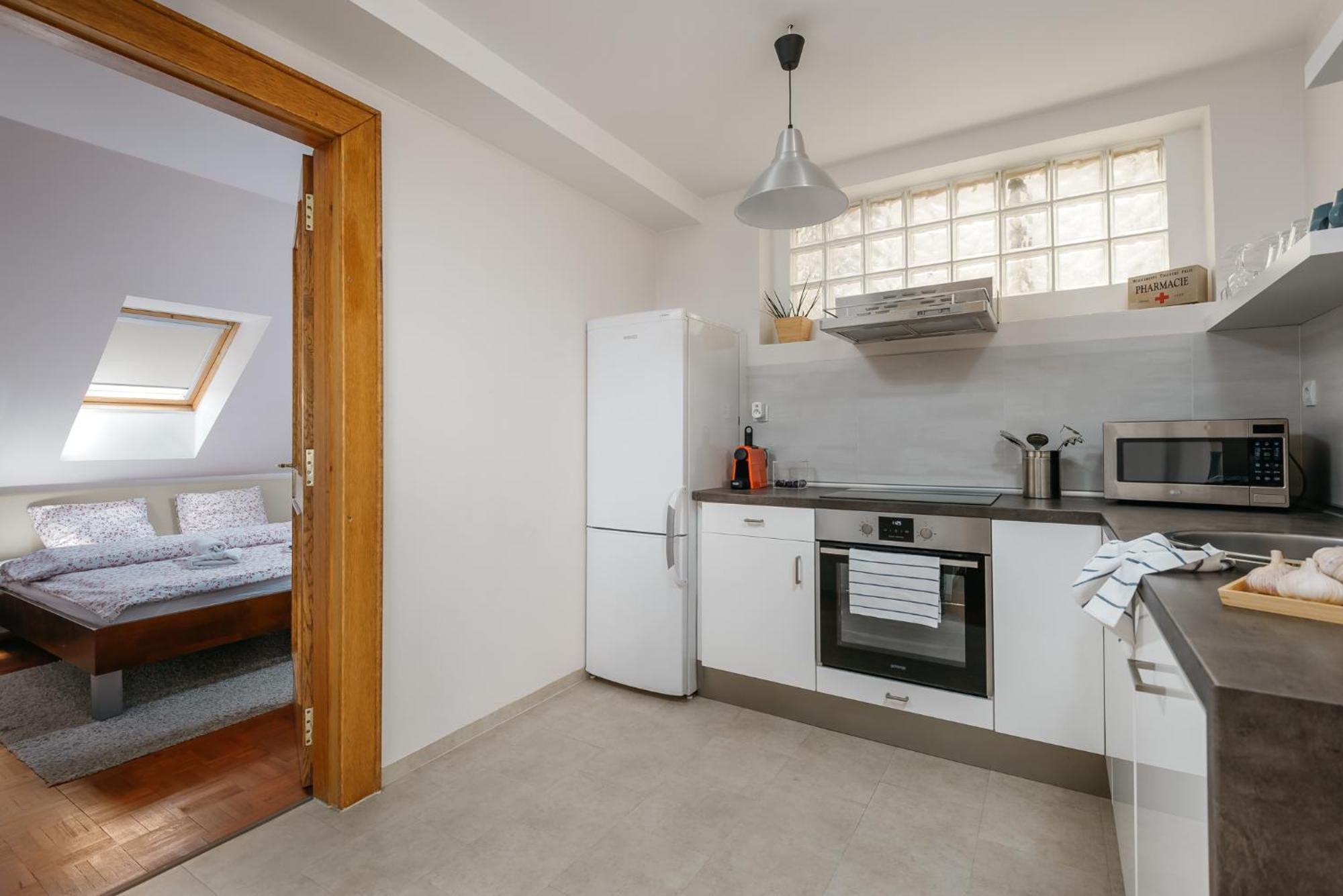 Roy 2 Bdr With Castle View, Parking & Ac *