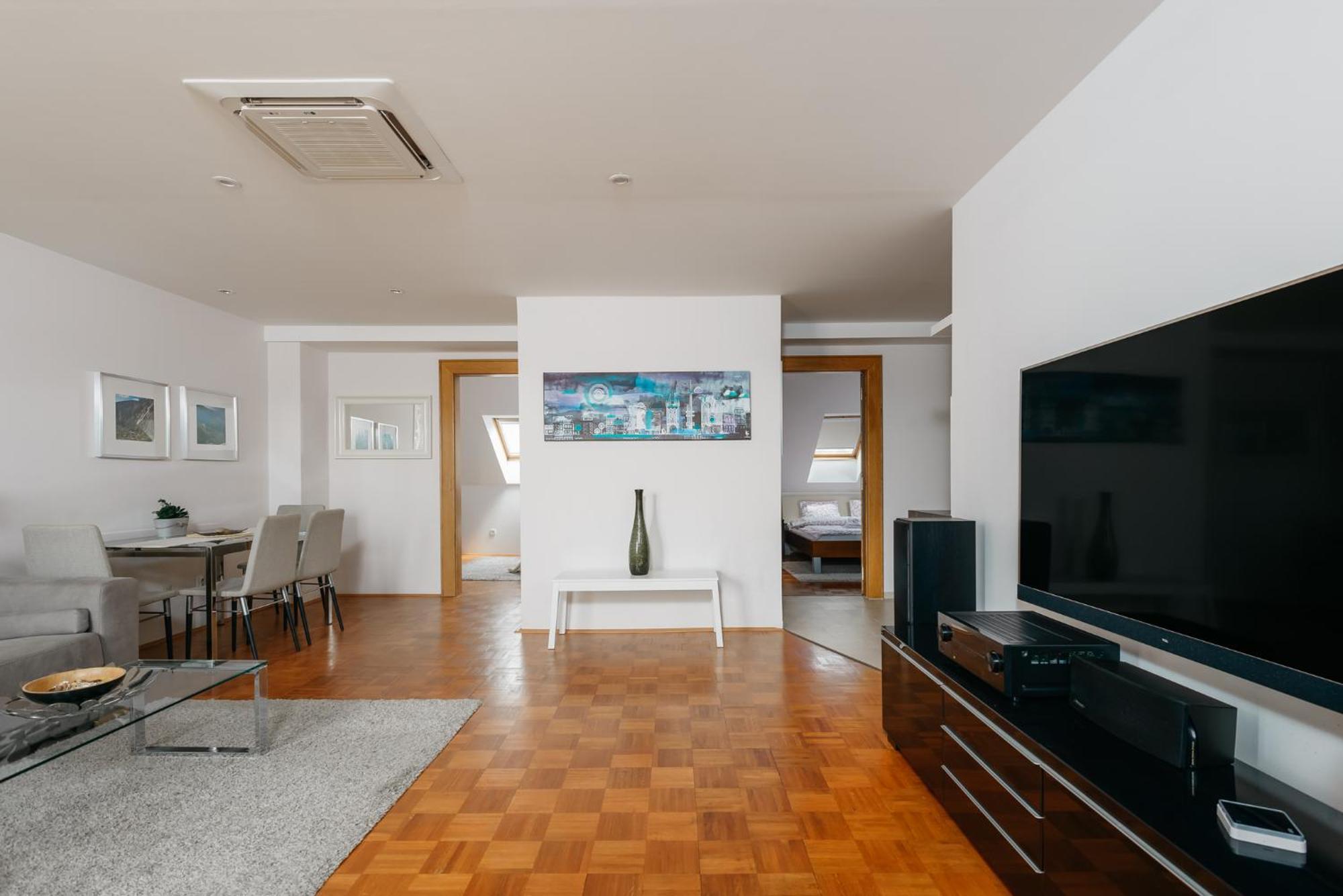 Roy 2 Bdr With Castle View, Parking & Ac Prague