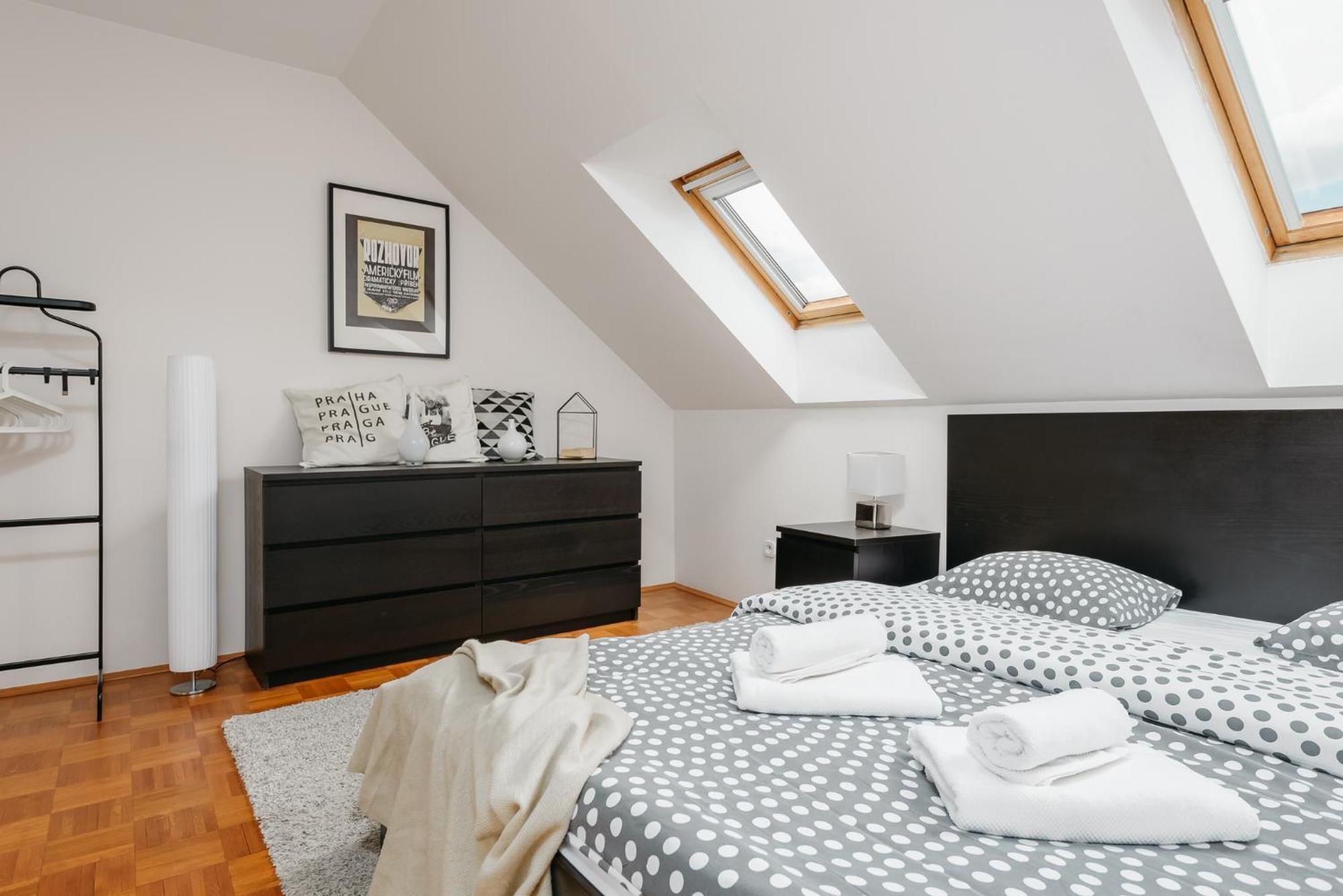 Roy 2 Bdr With Castle View, Parking & Ac * Prague