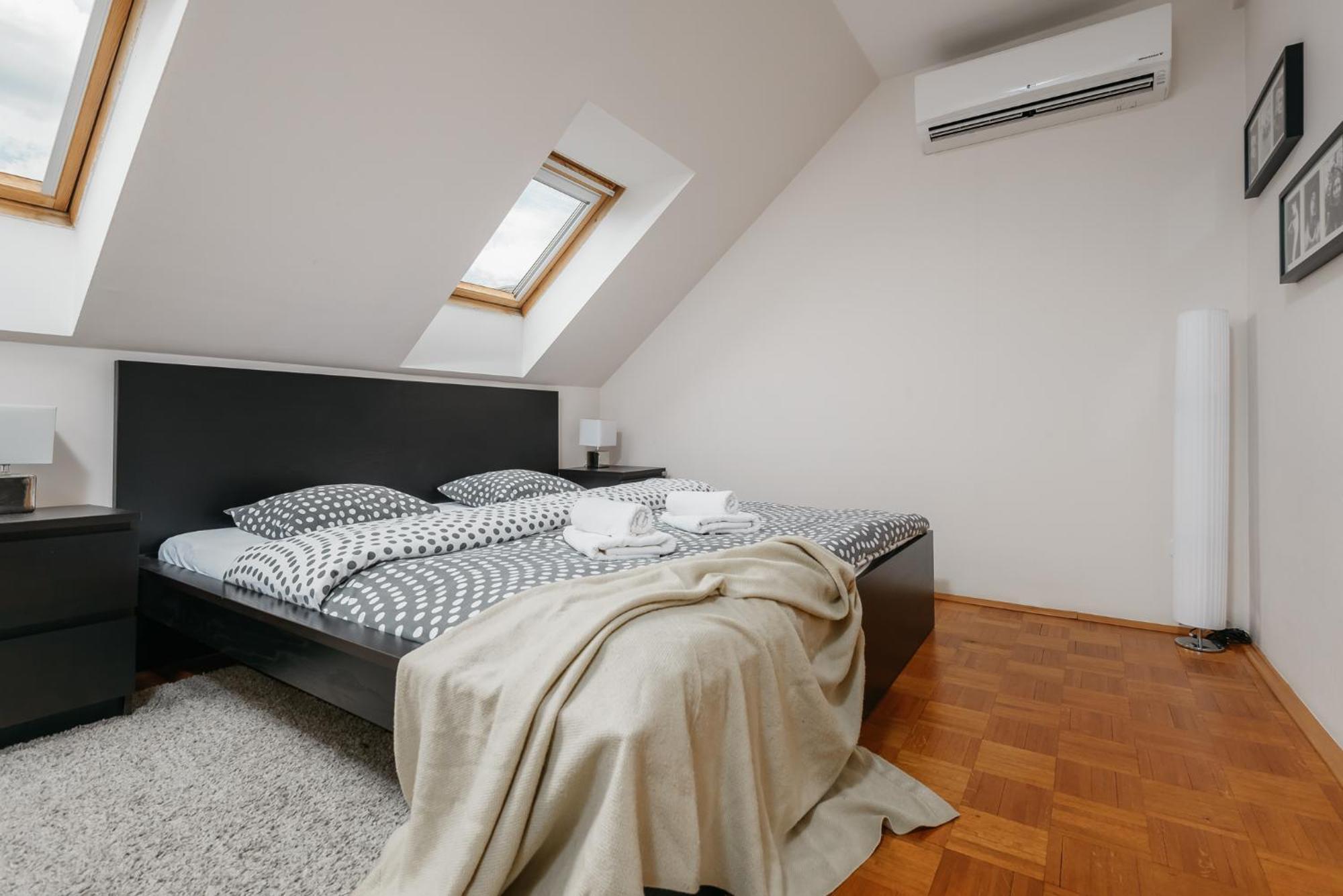 Apartment Roy 2 Bdr With Castle View, Parking & Ac Prague