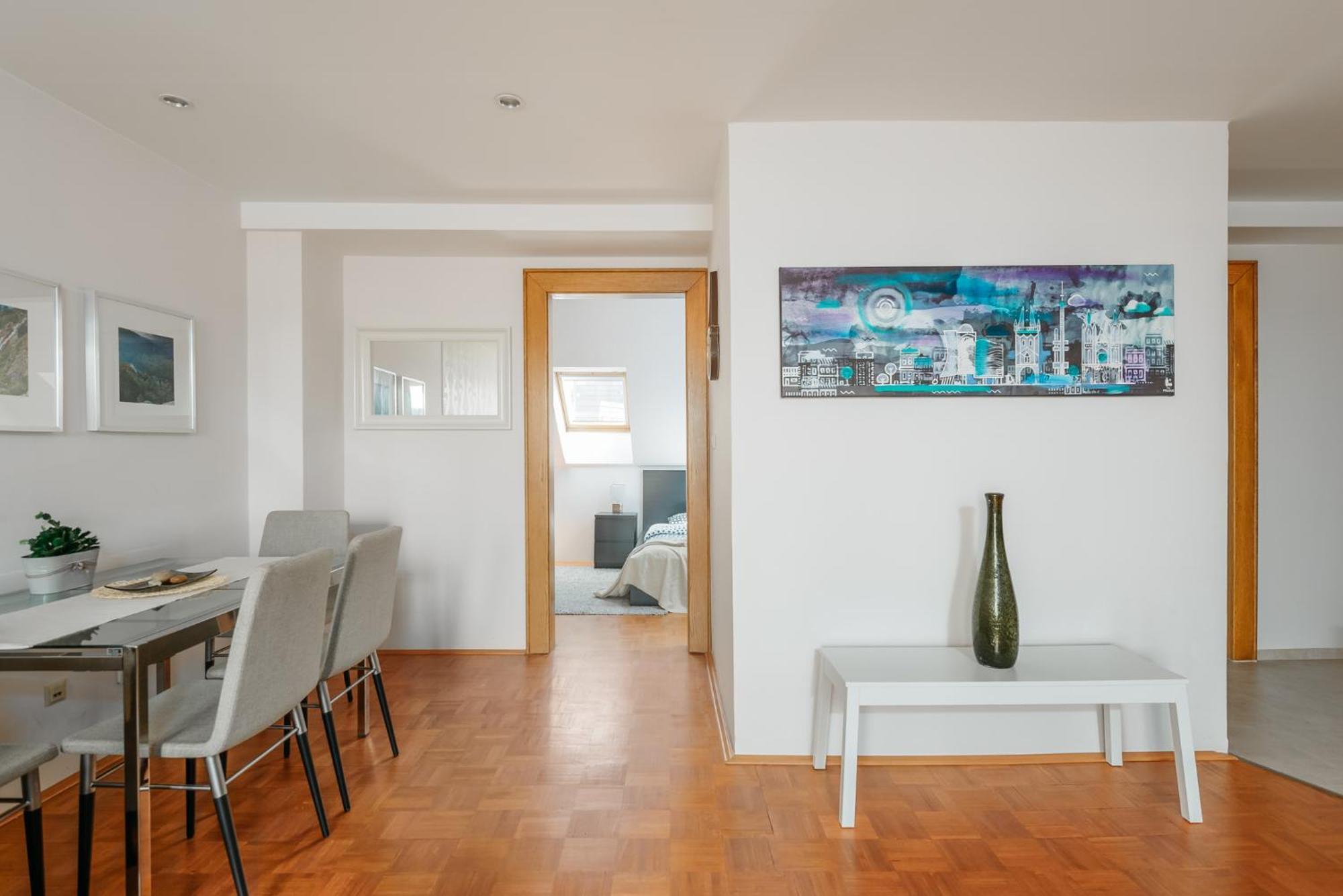 Roy 2 Bdr With Castle View, Parking & Ac Apartment *