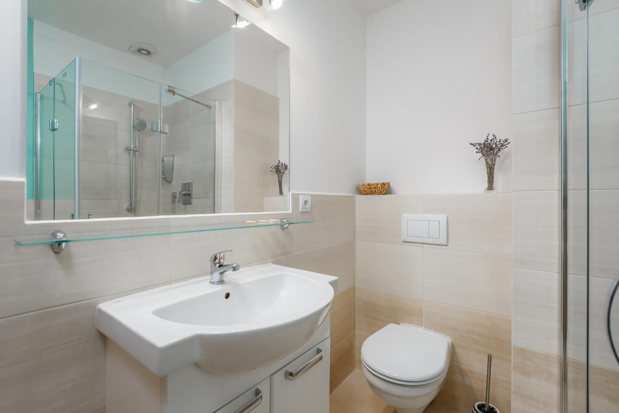 Roy 2 Bdr With Castle View, Parking & Ac Prague