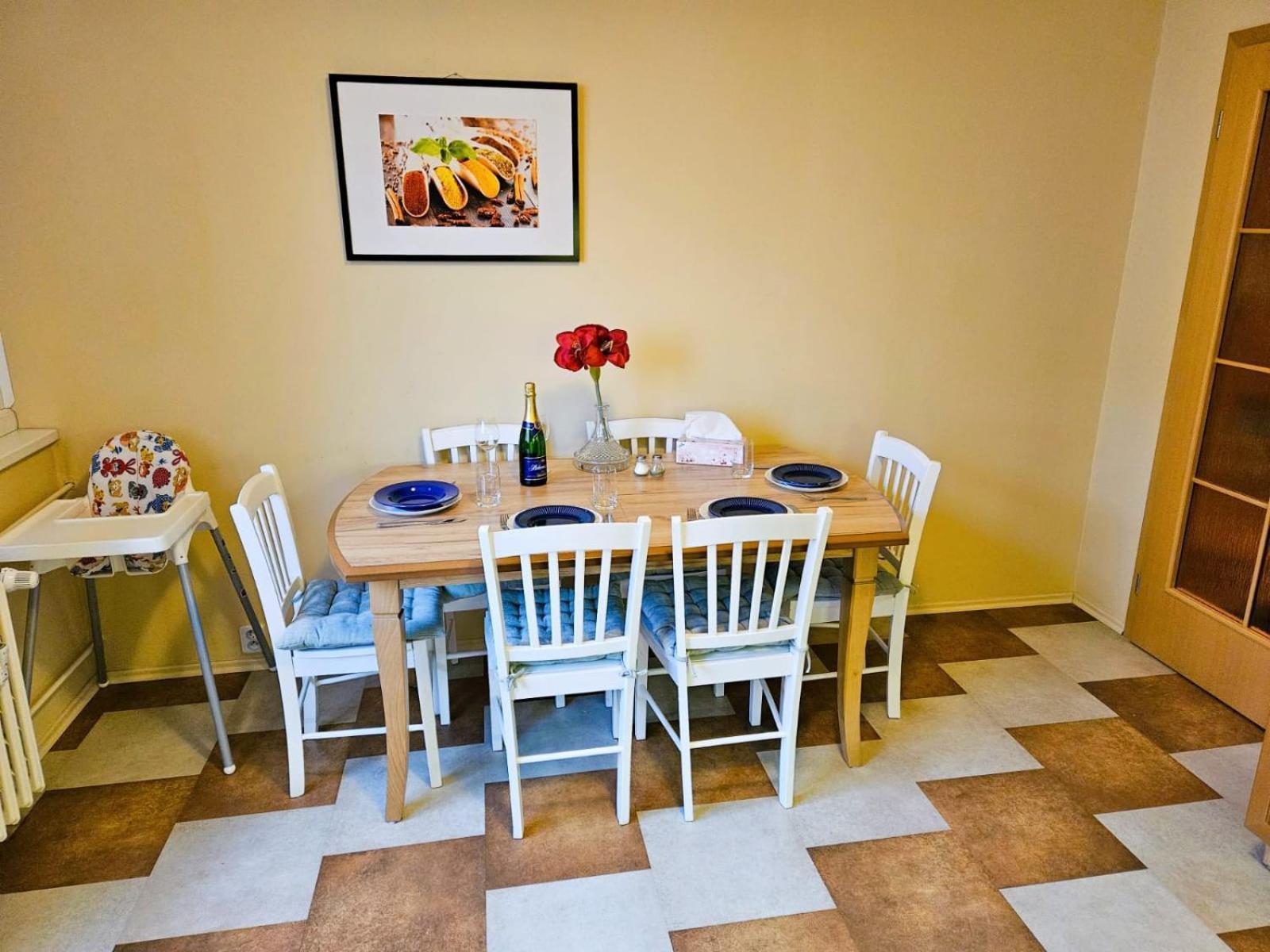 Appartement Family For 6, 10mins To Centre, Free Parking, Quiet Location, New Furniture, Balcony Prague
