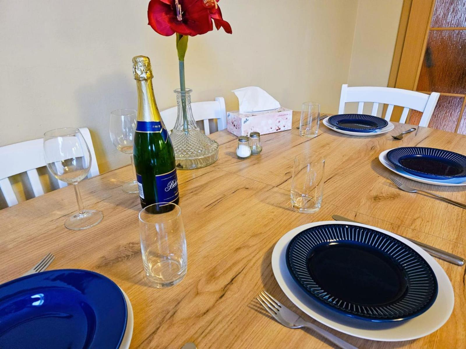Appartement Family For 6, 10mins To Centre, Free Parking, Quiet Location, New Furniture, Balcony *