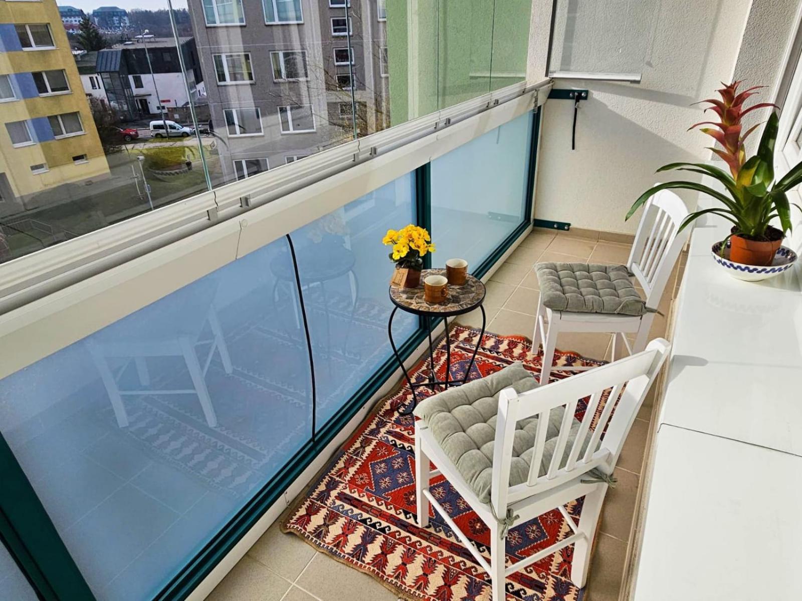 Appartement Family For 6, 10mins To Centre, Free Parking, Quiet Location, New Furniture, Balcony Prague