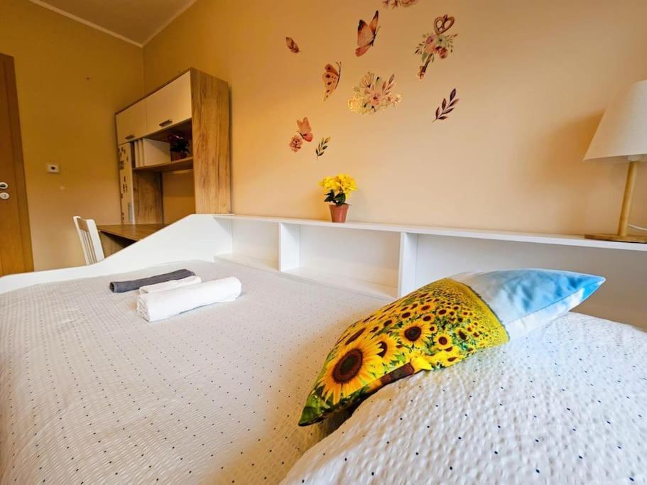 Appartement Family For 6, 10mins To Centre, Free Parking, Quiet Location, New Furniture, Balcony Prague