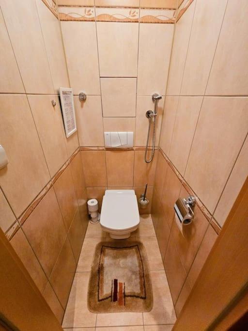 Appartement Family For 6, 10mins To Centre, Free Parking, Quiet Location, New Furniture, Balcony
