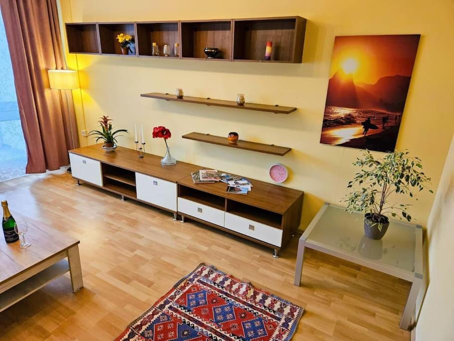 Family For 6, 10mins To Centre, Free Parking, Quiet Location, New Furniture, Balcony Appartement *