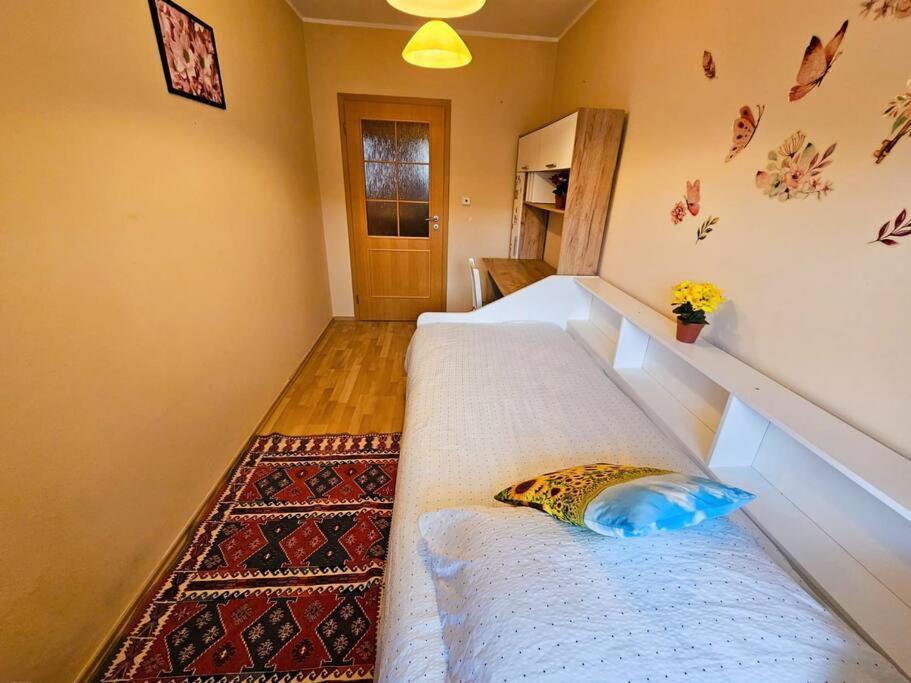 Appartement Family For 6, 10mins To Centre, Free Parking, Quiet Location, New Furniture, Balcony Prague