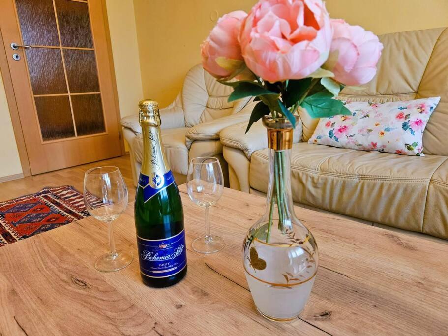 Family For 6, 10mins To Centre, Free Parking, Quiet Location, New Furniture, Balcony Appartement *