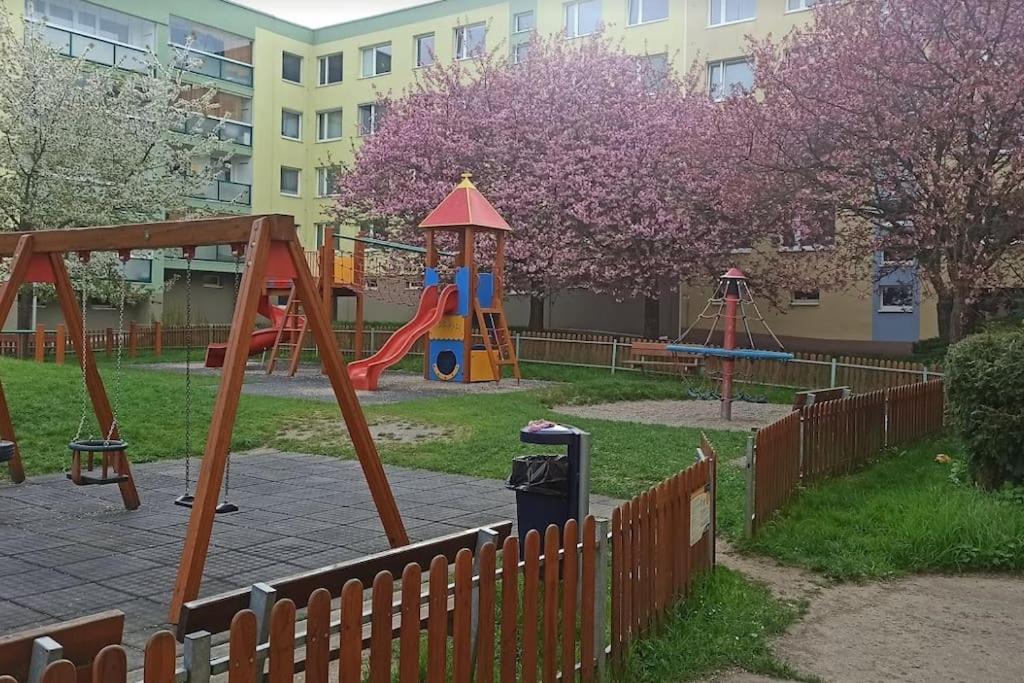 Appartement Family For 6, 10mins To Centre, Free Parking, Quiet Location, New Furniture, Balcony *