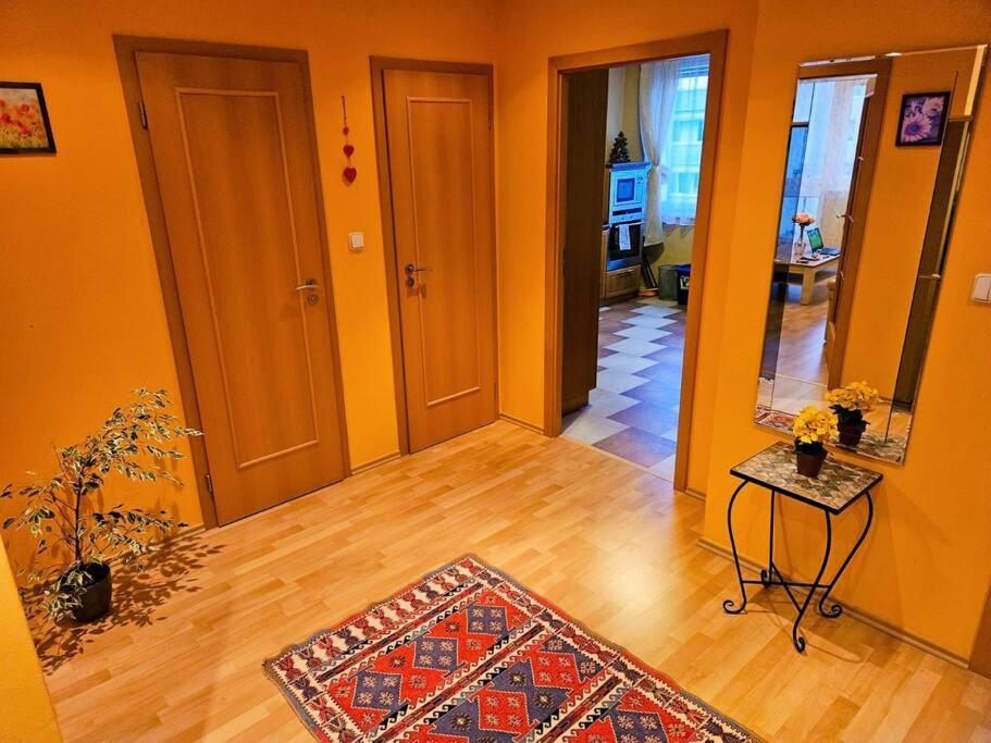 Appartement Family For 6, 10mins To Centre, Free Parking, Quiet Location, New Furniture, Balcony