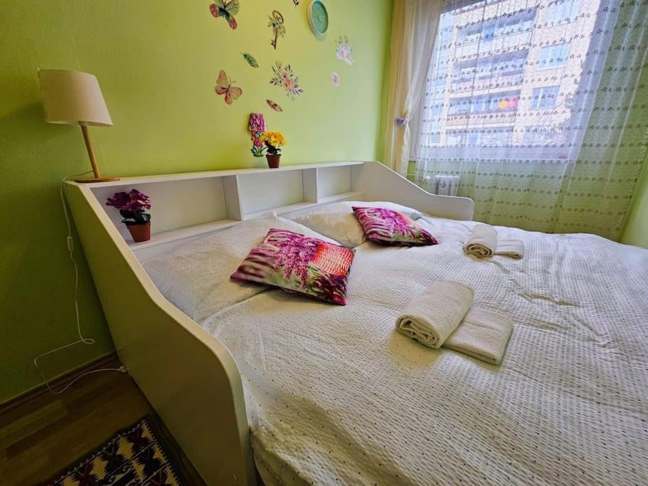 Family For 6, 10mins To Centre, Free Parking, Quiet Location, New Furniture, Balcony Appartement
