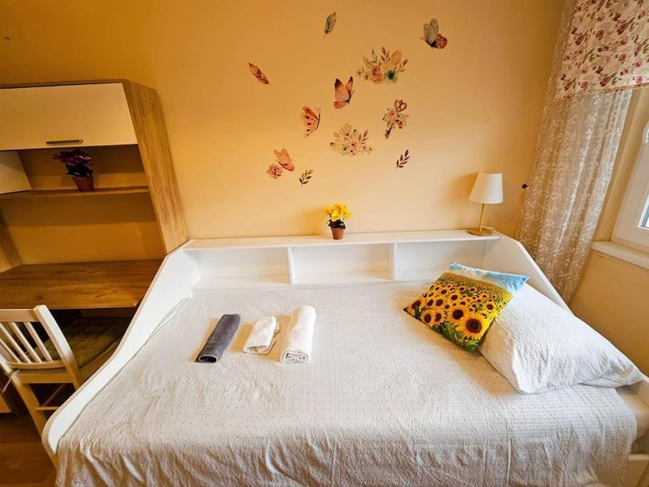 Family For 6, 10mins To Centre, Free Parking, Quiet Location, New Furniture, Balcony Appartement