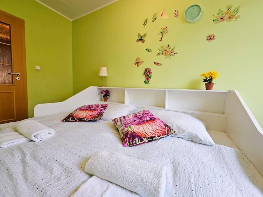 Family For 6, 10mins To Centre, Free Parking, Quiet Location, New Furniture, Balcony Appartement *
