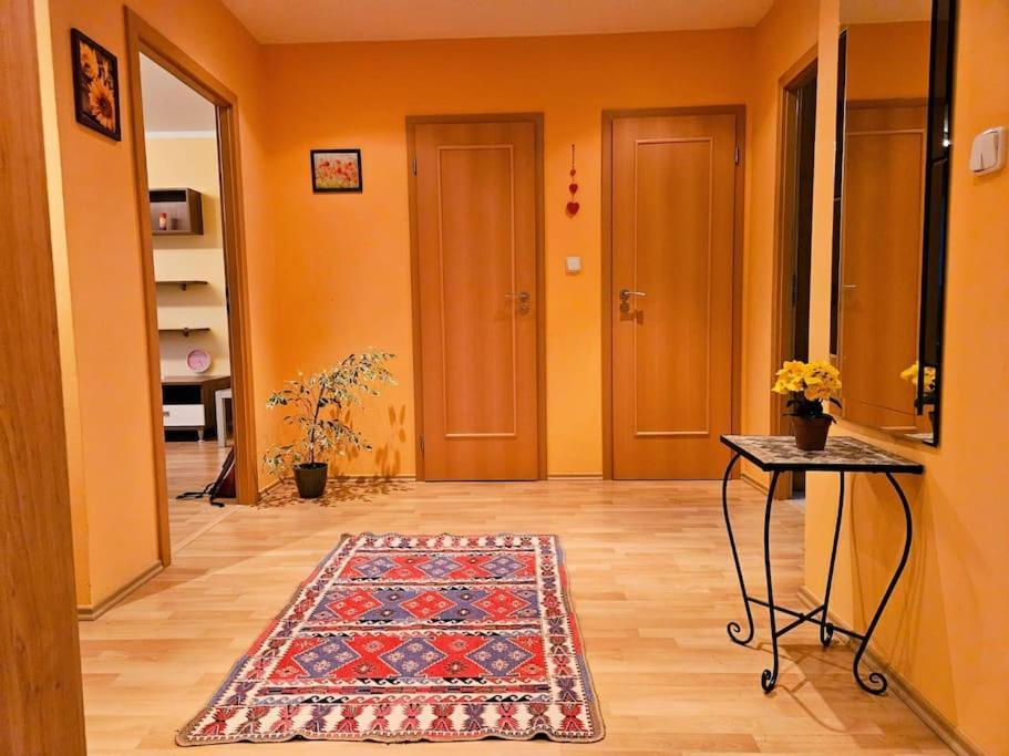 Appartement Family For 6, 10mins To Centre, Free Parking, Quiet Location, New Furniture, Balcony Prague