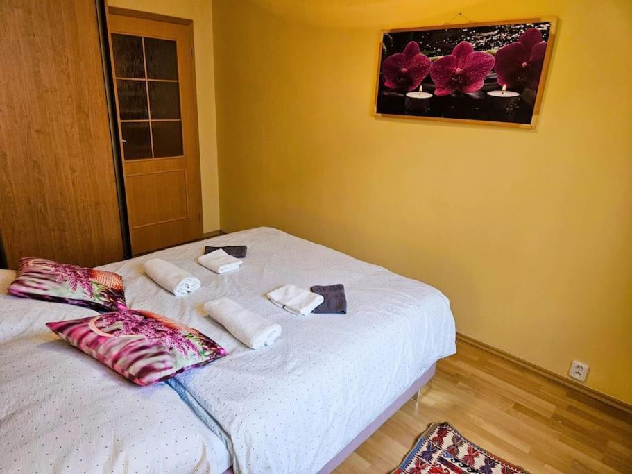 Appartement Family For 6, 10mins To Centre, Free Parking, Quiet Location, New Furniture, Balcony