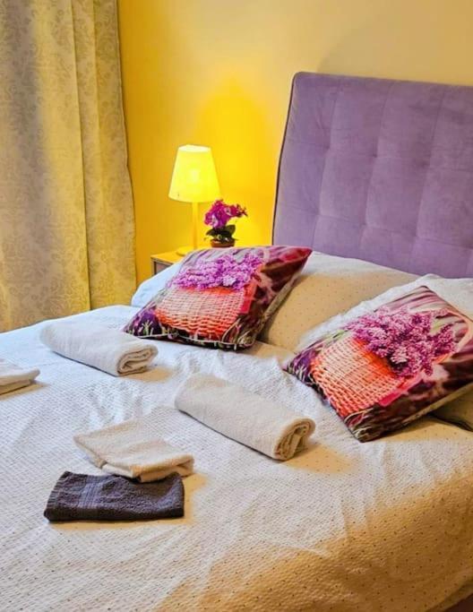 Family For 6, 10mins To Centre, Free Parking, Quiet Location, New Furniture, Balcony Appartement *