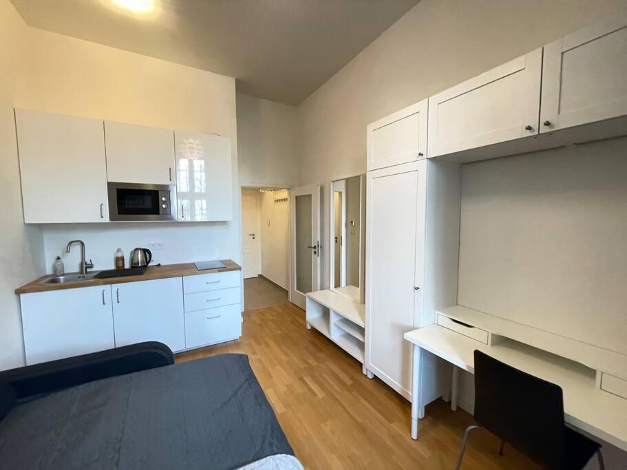 Cosy On Metro Muzeum - Grand Canyon Apartment *