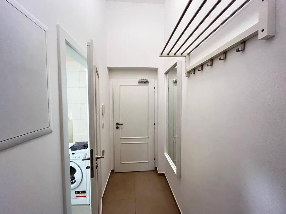 Cosy On Metro Muzeum - Grand Canyon Apartment