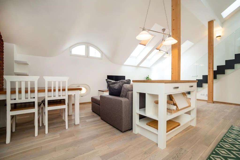 Apartment Luxurious And Chic Duplex 2 Bed Prague