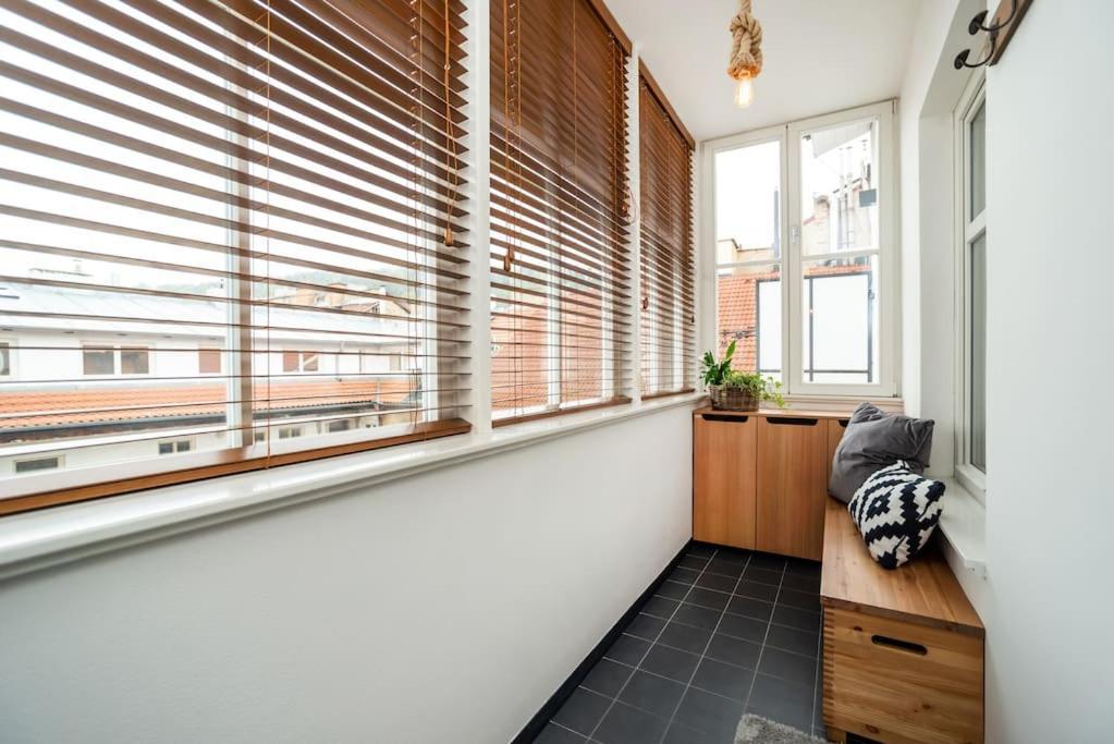 Luxurious And Chic Duplex 2 Bed Apartment Prague