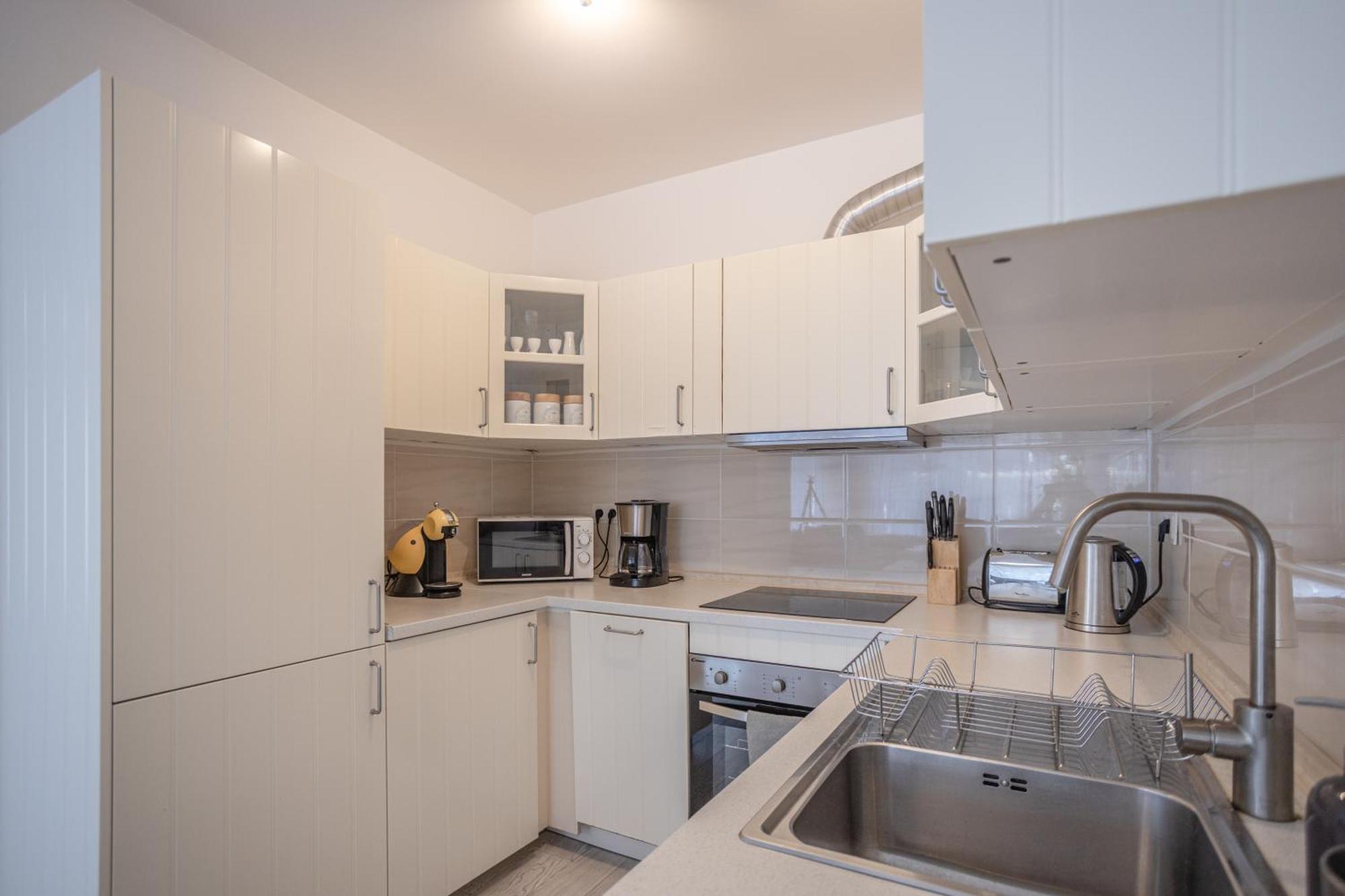 Daire Spacious Terrace With Free Private Parking