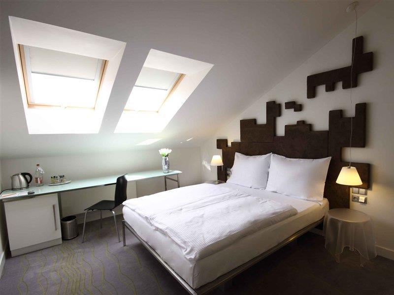 Hotel Pure White